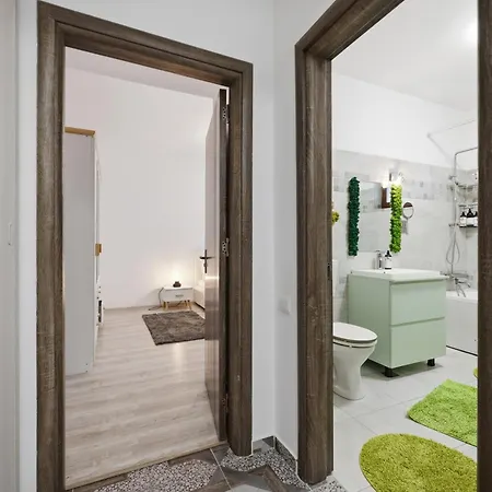 Metalurgiei 1 Bdr & Huge Sofa With Free Parking *