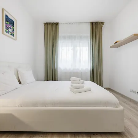 Metalurgiei 1 Bdr & Huge Sofa With Free Parking *